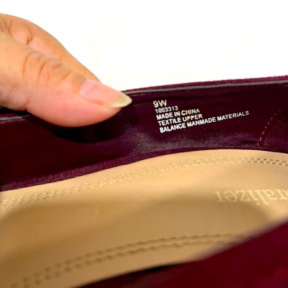 Naturalizer burgundy faux suede fringe front heels size 9W - Picture 10 of 10